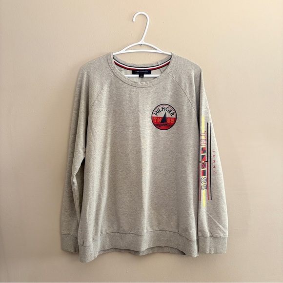 ✌️2/$20✌️ Tommy Hilfiger Gray Crewneck Sweater Classic Style - Picture 1 of 13